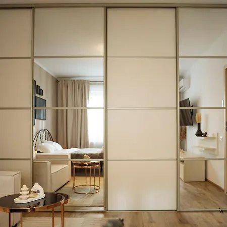 Nexus Noir Carol דירה