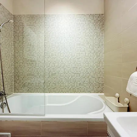 Nexus Noir Carol דירה