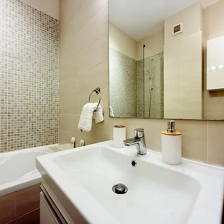 Apartament Nexus Noir Carol