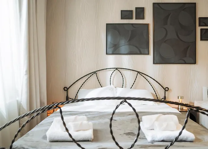 Nexus Noir Carol Apartament